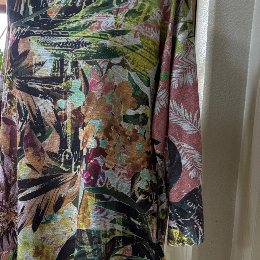 Inoah Artsy Floral Multicolor Women's Top - Picture 3 of 9